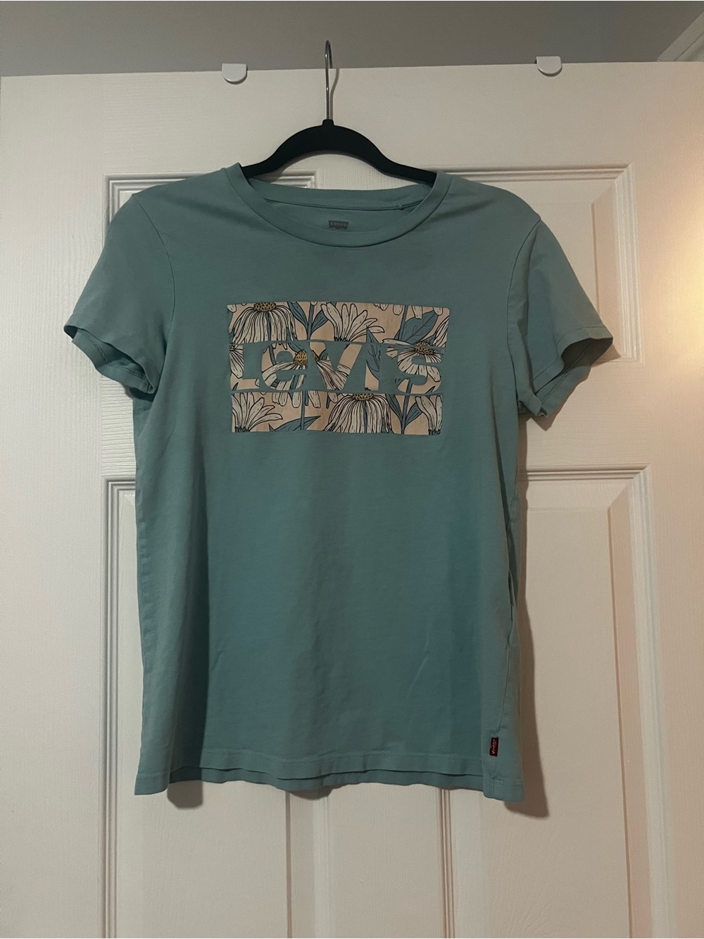 Levi's Women's Seafoam Green Graphic Tee